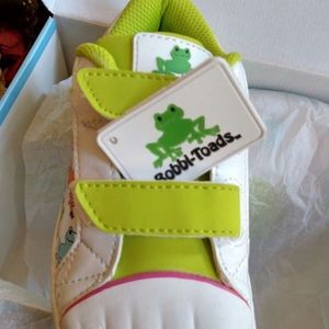 Bobbie Toads kids gym shoes, Sz 11 & 12